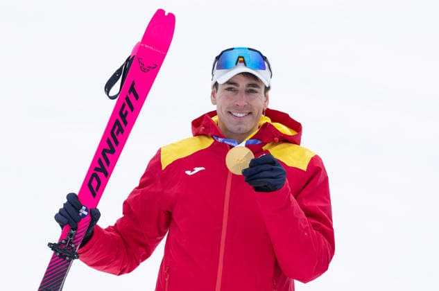OLYMPICS - Winter Olympic Games, Olympische Spiele, Olympia, OS Milano Cortina 2026 BORMIO,ITALY,19.FEB.26 - OLYMPICS, SKI MOUNTAINEERING - Winter Olympic Games Milano Cortina 2026, sprint race, medal ceremony. Image shows Oriol Cardona Coll (ESP). Keywords: medal.  GEPAxpictures xHaraldxSteiner