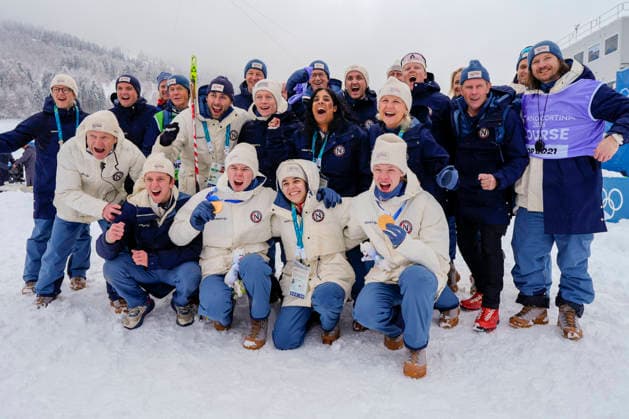Winter Olympics in Milan Cortina 2026 Val di Fiemme, Italy 20260219. Gold winners Jens Luras Oftebro and Andreas Skoglund together with the Norwegian support apparatus after the combined team sprint 2 x 7.5 km Tesero CC-Stadium during the Winter Olympics in Milan Cortina 2026. Photo: Lise Aserud NTB Val di Fiemme Italy EDITORIAL USE ONLY. RESTRICTED USE FOR BETTING COMPANIES Ref:_SPOG-MQNeh-6wQ.jpg *** Winter Olympics in Milan Cortina 2026 Val di Fiemme, Italy 20260219 Gold winners Jens Luras Oftebro and Andreas Skoglund together with the Norwegian support apparatus after the combined team sprint 2 x 7 5 km Tesero CC Stadium during the Winter Olympics in Milan Cortina 2026 Photo Lise Aserud NTB Val di Fiemme Italy EDITORIAL USE ONLY RESTRICTED USE FOR BETTING COMPANIES  Copyright: xLisexAserudx xNTBx