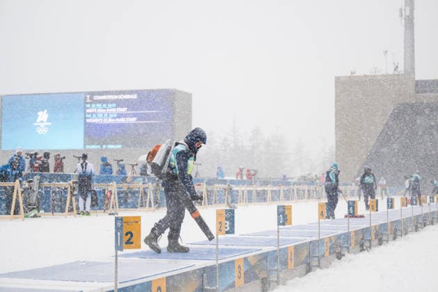 260219 A volunteer is seen blowing away snow at the shooting range at a biathlon training session during day 13 of the 2026 Winter Olympics on February 19, 2026 in Anterselva. Photo: Mathias Bergeld BILDBYRAN kod MB MB1338 skidskytte biathlon skiskyting Olympic Games, Olympische Spiele, Olympia, OS olympics winter olympics os ol olympiska spel vinter-os olympiske leker milano cortina 2026 milan cortina 2026 milano cortina 2026 olympic games milano cortina 2026 winter olympic games milano cortina-os milano cortina-ol vinter-ol 13 bbeng träning training genre snö snöfall *** 260219 A volunteer is seen blowing away snow at the shooting range at a biathlon training session during day 13 of the 2026 Winter Olympics on February 19, 2026 in Anterselva Photo Mathias Bergeld BILDBYRAN code MB MB1338 biathlon biathlon olympic games olympics olympics winter olympics os ol olympic games winter os olympic games milano cortina 2026 milan cortina 2026 milano cortina 2026 olympic games milano cortina 2026 winter olympic games milano cortina os milano cortina ol winter ol 13 bbeng training training genre snow snowfall  Copyright: MATHIASxBERGELD BB260219MB040