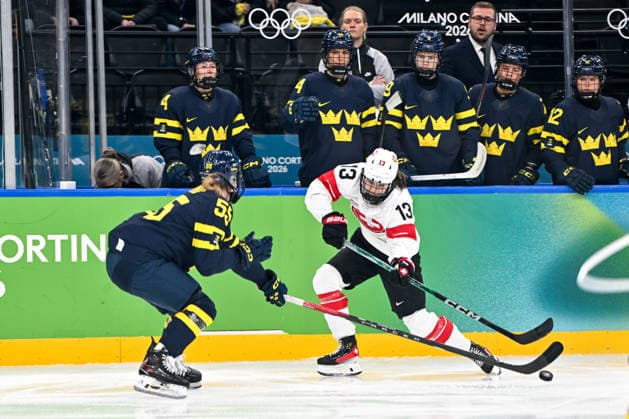 19 02 2026, Milano, Santa Giulia Ice hockey, Eishockey Arena, Winter Olympics: Bronze Final Switzerland - Sweden (Ice Hockey Women), Ivana Wey of Switzerland against Jenna Raunio of Sweden Milano Santa Giulia Ice Hockey Arena Lombardy Italy *** 19 02 2026, Milano, Santa Giulia Ice Hockey Arena, Winter Olympics Bronze Final Switzerland Sweden Ice Hockey Women , Ivana Wey of Switzerland against Jenna Raunio of Sweden Milano Santa Giulia Ice Hockey Arena Lombardy Italy Copyright: xJustPictures.ch AndreaxBrancax jp-en-AnBr-AB-AAB_722819022026