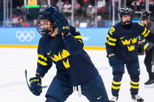 260219 Mira Jungaker of Sweden celebrates scoring 0-1 in the women s Ice hockey, Eishockey bronze medal game between Switzerland and Sweden during day 13 of the 2026 Winter Olympics on February 19, 2026 in Milan. Photo: Carl Sandin BILDBYRAN kod CS EW0642 ishockey ice hockey Olympic Games, Olympische Spiele, Olympia, OS olympics winter olympics os ol olympiska spel vinter-os olympiske leker milano cortina 2026 milan cortina 2026 milano cortina 2026 olympic games milano cortina 2026 winter olympic games milano cortina-os milano cortina-ol vinter-ol 13 bbeng sverige sweden switzerland schweiz dam bronsmatch jubel *** 260219 Mira Jungaker of Sweden celebrates scoring 0 1 in the women s ice hockey bronze medal game between Switzerland and Sweden during day 13 of the 2026 Winter Olympics on February 19, 2026 in Milan Photo Carl Sandin BILDBYRAN code CS EW0642 ice hockey ice hockey olympic games olympics winter olympics os ol olympiska spel vinter os olympiske leker milano cortina 2026 milan cortina 2026 milano cortina 2026 olympic games milano cortina 2026 winter olympic games milano cortina os milano cortina ol vinter ol 13 bbeng sverige sweden switzerland schweiz dam bronsmatch jubel  Copyright: CARLxSANDIN BB260219CS032