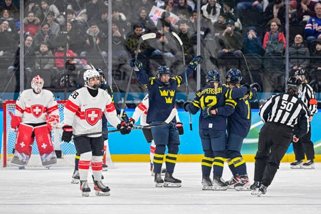 MILAN, ITALY 20260219 Sweden celebrates 1-0 during the women s bronze medal match in Ice hockey, Eishockey between Switzerland and Sweden at the Santagiulia Arena during the Milan Olympics. *** The image is included in the SPORTS PACKAGE. For others PAYMENT IMAGE *** MILANO ITALY x10070x *** MILAN, ITALY 20260219 Sweden celebrates 1 0 during the women s bronze medal match in ice hockey between Switzerland and Sweden at the Santagiulia Arena during the Milan Olympics The image is included in the SPORTS PACKAGE For others PAYMENT IMAGE MILANO ITALY x10070x  Copyright: xJessicaxGow TTx 2026 OLYMPICS ICE HOCKEY SWITZERLAND-SWEDEN BRONZE MATCH