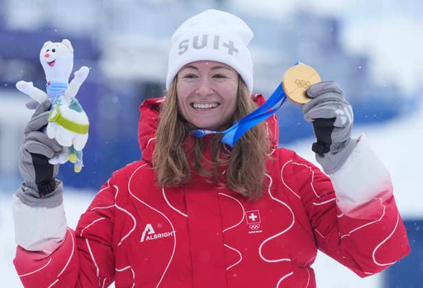 Gold medalist Marianne Fatton of Switzerland poses with her medal after the Ski Mountaineering Women s Sprint at the Milano Cortina 2026 Winter Olympic Games, Olympische Spiele, Olympia, OS in Bormio, Italy, on Thursday, February 19, 2026. Emily Harrop of France won the silver medal and Ana Alonso Rodriguez of Spain won the bronze medal.  OLY20260219856 BOBxSTRONG
