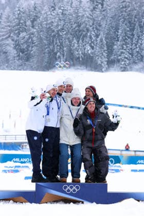 Olympische Winterspiele Milano Cortina 2026 Nordische Kombination Teamsprint am 19.02.2026 im Tesero Cross-Country Skiing Stadium in Cortina d™Ampezzo Medaillen Gewinner auf dem Podium *** Olympic Winter Games Milano Cortina 2026 Nordic Combined Team Sprint on 19 02 2026 at the Tesero Cross Country Skiing Stadium in Cortina d™Ampezzo Medal winners on the podium xMSx