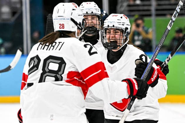 19 02 2026, Milano, Santa Giulia Ice hockey, Eishockey Arena, Winter Olympics: Bronze Final Switzerland - Sweden (Ice Hockey Women), Sinja Leemann of Switzerland (R) celebrate her goal Milano Santa Giulia Ice Hockey Arena Lombardy Italy *** 19 02 2026, Milano, Santa Giulia Ice Hockey Arena, Winter Olympics Bronze Final Switzerland Sweden Ice Hockey Women , Sinja Leemann of Switzerland R celebrate her goal Milano Santa Giulia Ice Hockey Arena Lombardy Italy Copyright: xJustPictures.ch AndreaxBrancax jp-en-AnBr-AB-AAB_823919022026