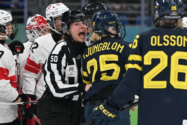 Referees and fight during Women s Ice hockey, Eishockey - Bronze Medal - Switzerland vs Sweden, Olympic Winter games, Winterspiele,Spiele, Summer games Milano-Cortina 2026 in Milano, Italy, February 19 2026  Copyright: xFilippoxTomasi IPAxSportx xipa-agency.netx xx IPA_71731987 IPA_Agency_IPA71731987