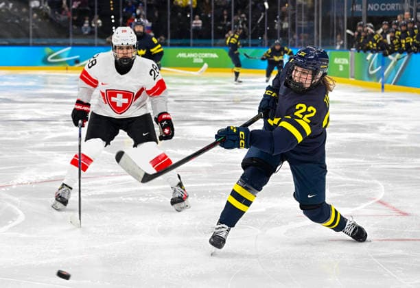 MILAN, ITALY 20260219 Sweden s Hanna Thuvik shoots a shot in front of Alina Marti, Switzerland, during the women s bronze medal match in Ice hockey, Eishockey between Switzerland and Sweden at the Santagiulia Arena during the Milan Olympics. *** The image is included in the SPORTS PACKAGE. For others PAID IMAGE *** MILANO ITALY x10070x *** MILAN, ITALY 20260219 Sweden s Hanna Thuvik shoots a shot in front of Alina Marti, Switzerland, during the women s bronze medal match in ice hockey between Switzerland and Sweden at the Santagiulia Arena during the Milan Olympics The image is included in the SPORTS PACKAGE For others PAID IMAGE MILANO ITALY x10070x  Copyright: xJessicaxGow TTx 2026 OLYMPICS ICE HOCKEY SWITZERLAND-SWEDEN BRONZE MATCH