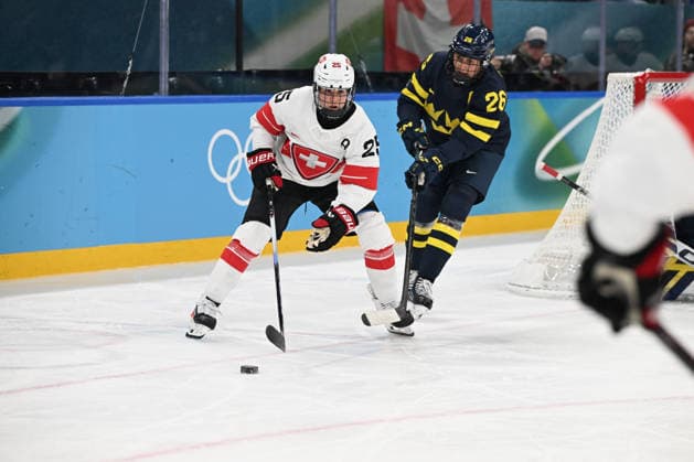 MULLER Alina (SUI) and OLSSON Hanna (SWE) during Women s Ice hockey, Eishockey - Bronze Medal - Switzerland vs Sweden, Olympic Winter games, Winterspiele,Spiele, Summer games Milano-Cortina 2026 in Milano, Italy, February 19 2026  Copyright: xFilippoxTomasi IPAxSportx xipa-agency.netx xx IPA_71732156 IPA_Agency_IPA71732156