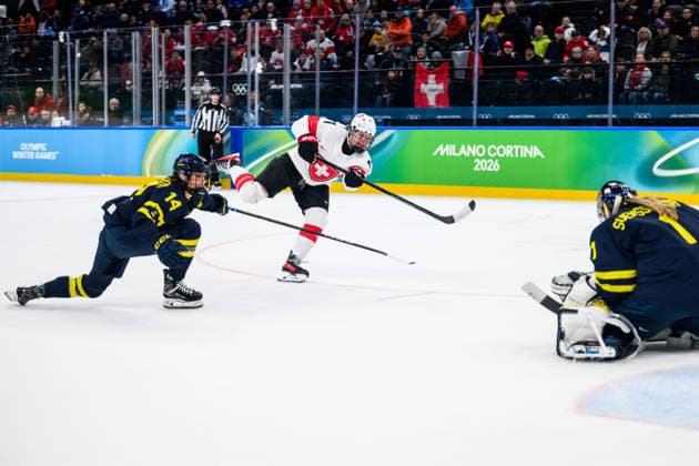 260219 Ida Karlsson of Sweden and Laura Zimmermann of Switzerland in the women s Ice hockey, Eishockey bronze medal game between Switzerland and Sweden during day 13 of the 2026 Winter Olympics on February 19, 2026 in Milan. Photo: Emma Wallskog BILDBYRAN kod EW EW0642 ishockey ice hockey Olympic Games, Olympische Spiele, Olympia, OS olympics winter olympics os ol olympiska spel vinter-os olympiske leker milano cortina 2026 milan cortina 2026 milano cortina 2026 olympic games milano cortina 2026 winter olympic games milano cortina-os milano cortina-ol vinter-ol 13 bbeng sverige sweden switzerland schweiz dam bronsmatch *** 260219 Ida Karlsson of Sweden and Laura Zimmermann of Switzerland in the women s ice hockey bronze medal game between Switzerland and Sweden during day 13 of the 2026 Winter Olympics on February 19, 2026 in Milan Photo Emma Wallskog BILDBYRAN kod EW EW0642 ishockey ice hockey olympic games olympics winter olympics os ol olympiska spel vinter os olympiske leker milano cortina 2026 milan cortina 2026 milano cortina 2026 olympic games milano cortina 2026 winter olympic games milano cortina os milano cortina ol vinter ol 13 bbeng sverige sweden switzerland schweiz dam bronsmatch  Copyright: EMMAxWALLSKOG BB260219EW041