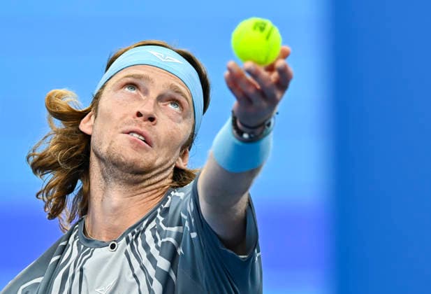 ATP, Tennis Herren QATAR EXXONMOBIL OPEN-QUARTER FINAL - 19 Feb 2026 Andrey Rublev of Russia is seen in action against Stefanos Tsitsipas of Greece ( not in view) during their men s singles quarter final match at the ATP Qatar Exxonmobil Open 2026 tennis tournament at the Khalifa International Tennis Complex. Andrey Rublev won against Stefanos Tsitsipas 6-3,7-6.?? Doha Qatar Copyright: xNoushadxVariyattiyakkalx xSOPAxImagesx NVRITYAKAL1-021