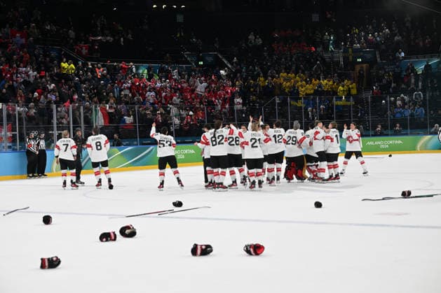 Suisse win the bronze medal celebration during Women s Ice hockey, Eishockey - Bronze Medal - Switzerland vs Sweden, Olympic Winter games, Winterspiele,Spiele, Summer games Milano-Cortina 2026 in Milano, Italy, February 19 2026  Copyright: xFilippoxTomasi IPAxSportx xipa-agency.netx xx IPA_71734570 IPA_Agency_IPA71734570