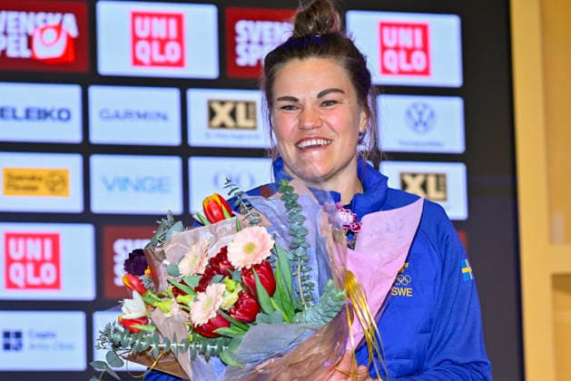 Milano Cortina 2026, Alpine Skiing, Women, Slalom, Celebration for Anna Swenn-Larsson on arrival in Solna