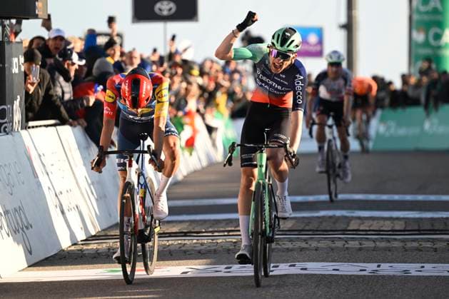 Volta Algarve 2026 Stage 2 FOIA (MONCHIQUE), PORTUGAL - FEBRUARY 19 : Seixas Paul (FRA) of Decathlon CMA CGM Team wins the sprint, second place for Ayuso Juan (ESP) of Lidl - Trek during stage 2 of the 52th edition of Volta Algarve an UCI ProSeries 2.Pro cycling road race stage for Men Elite of 147.2 km with start in Portimao and finish in Foia (Monchique) on February 19, 2026 in Foia (Monchique), Portugal, 19 02 2026 ( Motordriver Guy De Vuyst - Foia (Monchique) Portugal  Copyright: xNicoxVereeckenx