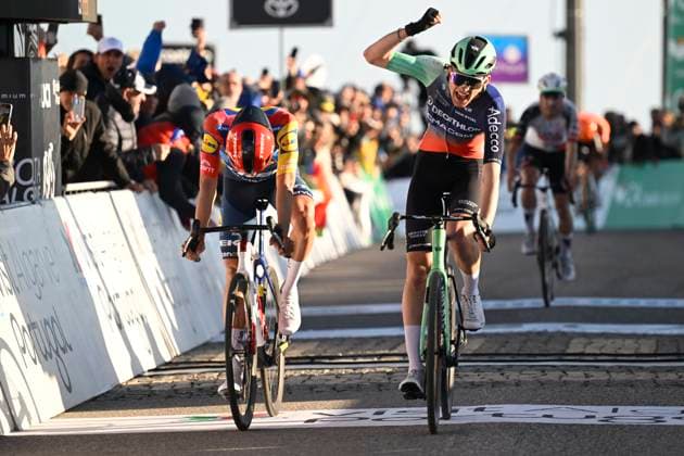 Volta Algarve 2026 Stage 2 FOIA (MONCHIQUE), PORTUGAL - FEBRUARY 19 : Seixas Paul (FRA) of Decathlon CMA CGM Team wins the sprint, second place for Ayuso Juan (ESP) of Lidl - Trek during stage 2 of the 52th edition of Volta Algarve an UCI ProSeries 2.Pro cycling road race stage for Men Elite of 147.2 km with start in Portimao and finish in Foia (Monchique) on February 19, 2026 in Foia (Monchique), Portugal, 19 02 2026 ( Motordriver Guy De Vuyst - Foia (Monchique) Portugal  Copyright: xNicoxVereeckenx