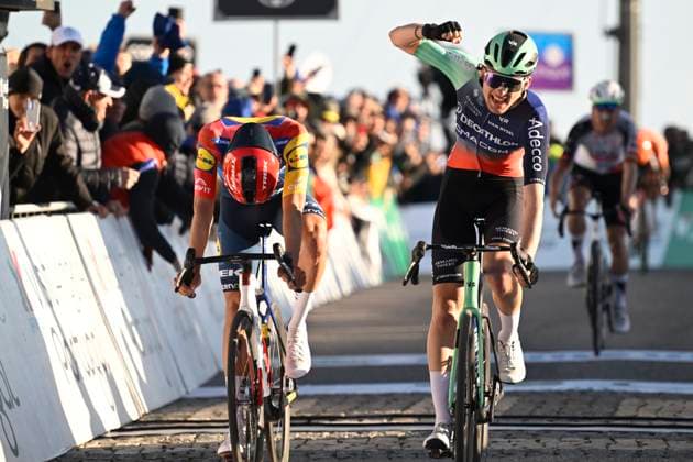 Volta Algarve 2026 Stage 2 FOIA (MONCHIQUE), PORTUGAL - FEBRUARY 19 : Seixas Paul (FRA) of Decathlon CMA CGM Team wins the sprint, second place for Ayuso Juan (ESP) of Lidl - Trek during stage 2 of the 52th edition of Volta Algarve an UCI ProSeries 2.Pro cycling road race stage for Men Elite of 147.2 km with start in Portimao and finish in Foia (Monchique) on February 19, 2026 in Foia (Monchique), Portugal, 19 02 2026 ( Motordriver Guy De Vuyst - Foia (Monchique) Portugal  Copyright: xNicoxVereeckenx
