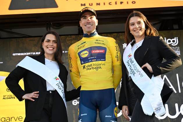 Volta Algarve 2026 Stage 2 FOIA (MONCHIQUE), PORTUGAL - FEBRUARY 19 : Ayuso Juan (ESP) of Lidl - Trek pictured with the yellow jersey during the podium ceremony of stage 2 of the 52th edition of Volta Algarve an UCI ProSeries 2.Pro cycling road race stage for Men Elite of 147.2 km with start in Portimao and finish in Foia (Monchique) on February 19, 2026 in Foia (Monchique), Portugal, 19 02 2026 ( Motordriver Guy De Vuyst - Foia (Monchique) Portugal  Copyright: xNicoxVereeckenx