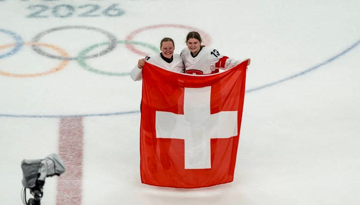 February 19, 2026, Milan, Lombardy, Italy: Team Switzerland celebrates after winning against Team Sweden, 2:1 in overtime in the Womans Bronze Medal Game at the Milano Rho Ice hockey, Eishockey Arena in MILAN, Italy during the 2026 Milano Cortina Winter Olympics. Milan Italy - ZUMAa161 20260219_oly_a161_003 Copyright: xWalterxG.xArcex