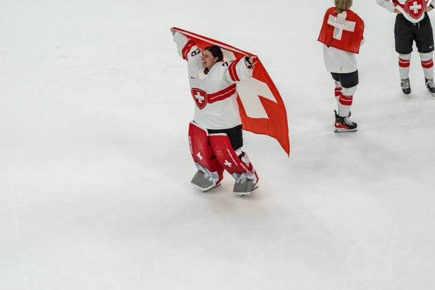 February 19, 2026, Milan, Lombardy, Italy: Team Switzerland celebrates after winning against Team Sweden, 2:1 in overtime in the Womans Bronze Medal Game at the Milano Rho Ice hockey, Eishockey Arena in MILAN, Italy during the 2026 Milano Cortina Winter Olympics. Milan Italy - ZUMAa161 20260219_oly_a161_008 Copyright: xWalterxG.xArcex