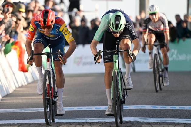 Volta Algarve 2026 Stage 2 FOIA (MONCHIQUE), PORTUGAL - FEBRUARY 19 : Seixas Paul (FRA) of Decathlon CMA CGM Team wins the sprint, second place for Ayuso Juan (ESP) of Lidl - Trek during stage 2 of the 52th edition of Volta Algarve an UCI ProSeries 2.Pro cycling road race stage for Men Elite of 147.2 km with start in Portimao and finish in Foia (Monchique) on February 19, 2026 in Foia (Monchique), Portugal, 19 02 2026 ( Motordriver Guy De Vuyst - Foia (Monchique) Portugal  Copyright: xNicoxVereeckenx