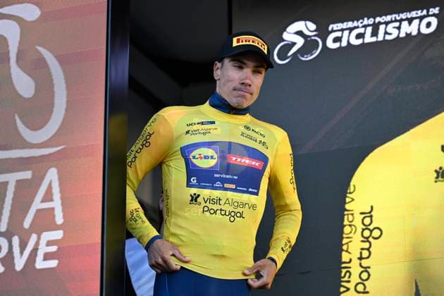 Volta Algarve 2026 Stage 2 FOIA (MONCHIQUE), PORTUGAL - FEBRUARY 19 : Ayuso Juan (ESP) of Lidl - Trek pictured with the yellow jersey during the podium ceremony of stage 2 of the 52th edition of Volta Algarve an UCI ProSeries 2.Pro cycling road race stage for Men Elite of 147.2 km with start in Portimao and finish in Foia (Monchique) on February 19, 2026 in Foia (Monchique), Portugal, 19 02 2026 ( Motordriver Guy De Vuyst - Foia (Monchique) Portugal  Copyright: xNicoxVereeckenx