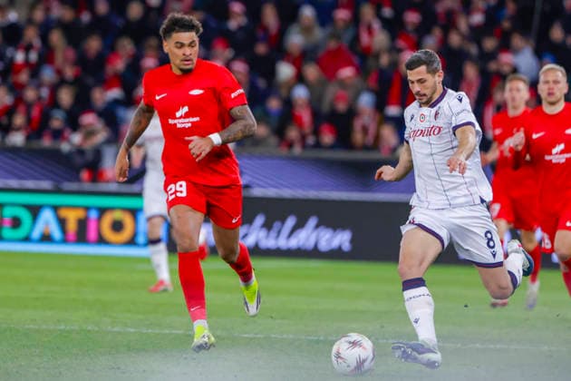UEFA Europa League SK Brann Bologna Bergen 20260219 Bolognas Remo Freuler and Branns Noah Holm in the UEFA Europa League match between SK Brann and Bologna at Brann Stadium Photo Paul S Amundsen NTB Bergen Norway EDITORIAL USE ONLY RESTRICTED USE FOR BETTING COMPANIES  Copyright: xPaulxS.xAmundsenx xNTBx