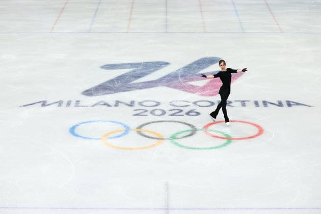 February 19, 2026, Milan, Lombardy, Italy: ISABEAU LEVITO of USA warms up before skating her Women s Single Skating free program in the Figure skating, Eiskunstlauf at the Milano Cortina 2026 Winter Olympic Games, Olympische Spiele, Olympia, OS Olympics 2026: Milano Cortina: Figure Skating Women Single Skating  - ZUMAc179 20260219_oly_c179_096 Copyright: xMickaelxChavetx