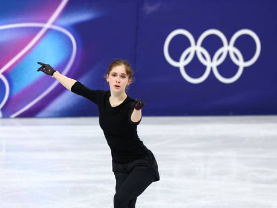 February 19, 2026, Milan, Lombardy, Italy: ISABEAU LEVITO of USA warms up before skating her Women s Single Skating free program in the Figure skating, Eiskunstlauf at the Milano Cortina 2026 Winter Olympic Games, Olympische Spiele, Olympia, OS Olympics 2026: Milano Cortina: Figure Skating Women Single Skating  - ZUMAc179 20260219_oly_c179_099 Copyright: xMickaelxChavetx