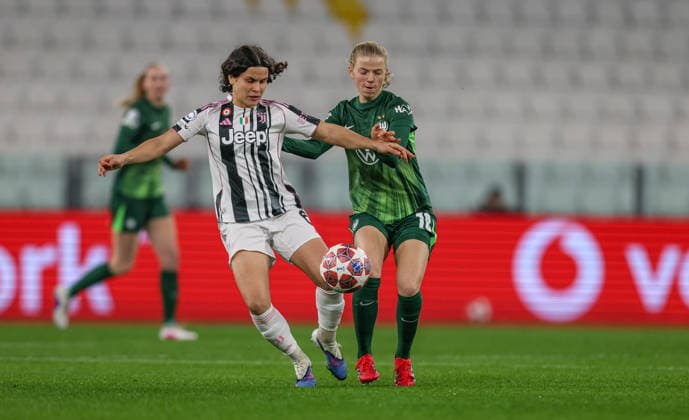 ITA, Wolfsburg, Juventus Turin vs VfL Wolfsburg, WomenÂs Champions League, Football, UEFA, Season 2025 2026, Allianz Stadium, Playoffs, Second leg in picture v l Eva Schatzer Juventus Turin Women 6 , Justine Kvaleng Kielland VfL Wolfsburg Women 18 , Duel DFB DFL REGULATIONS PROHIBIT ANY USE OF PHOTOGRAPHS AS IMAGE SEQUENCES AND OR QUASI VIDEO, 19 02 2026 Copyright: HMBxMedia HendrikxHamelau