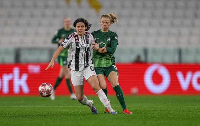 ITA, Wolfsburg, Juventus Turin vs VfL Wolfsburg, WomenÂs Champions League, Football, UEFA, Season 2025 2026, Allianz Stadium, Playoffs, Second leg in picture v l Eva Schatzer Juventus Turin Women 6 , Justine Kvaleng Kielland VfL Wolfsburg Women 18 , Duel DFB DFL REGULATIONS PROHIBIT ANY USE OF PHOTOGRAPHS AS IMAGE SEQUENCES AND OR QUASI VIDEO, 19 02 2026 Copyright: HMBxMedia HendrikxHamelau