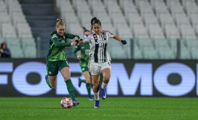 ITA, Wolfsburg, Juventus Turin vs VfL Wolfsburg, WomenÂs Champions League, Football, UEFA, Season 2025 2026, Allianz Stadium, Playoffs, Second leg in picture f l Janina Minge VfL Wolfsburg Women 6 , Chiara Beccari Juventus Turin Women 9 DFB DFL REGULATIONS PROHIBIT ANY USE OF PHOTOGRAPHS AS IMAGE SEQUENCES AND OR QUASI VIDEO, 19 02 2026 Copyright: HMBxMedia HendrikxHamelau