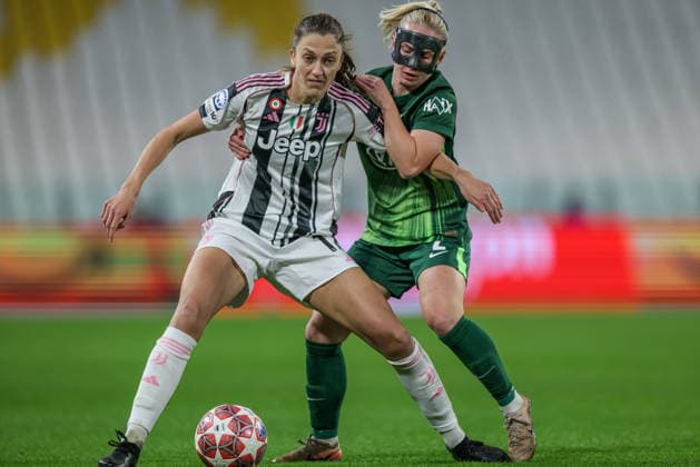 ITA, Wolfsburg, Juventus Turin vs VfL Wolfsburg, WomenÂs Champions League, Football, UEFA, Season 2025 2026, Allianz Stadium, Playoffs, Second leg in picture v l Emma Stolen Godo Juventus Turin Women 17 , Thea Bjelde VfL Wolfsburg Women 2 DFB DFL REGULATIONS PROHIBIT ANY USE OF PHOTOGRAPHS AS IMAGE SEQUENCES AND OR QUASI VIDEO, 19 02 2026 Copyright: HMBxMedia HendrikxHamelau