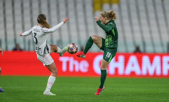 iITA, Wolfsburg, Juventus Turin vs VfL Wolfsburg, WomenÂs Champions League, Football, UEFA, Season 2025 2026, Allianz Stadium, Playoffs, Second leg in picture v l Estela Carbonell Juventus Turin Women 3 , Justine Kvaleng Kielland VfL Wolfsburg Women 18 DFB DFL REGULATIONS PROHIBIT ANY USE OF PHOTOGRAPHS AS IMAGE SEQUENCES AND OR QUASI VIDEO, 19 02 2026 Copyright: HMBxMedia HendrikxHamelau