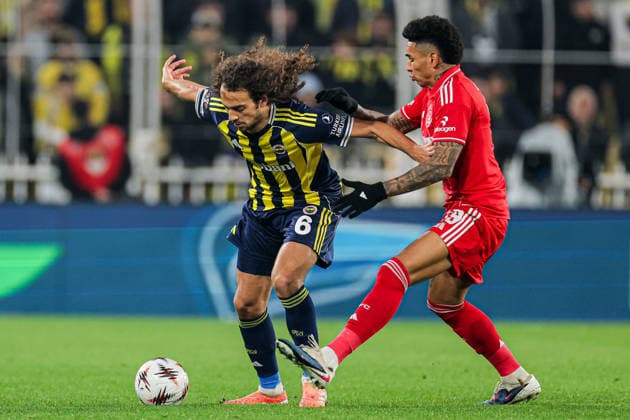 2026-02-19 Fenerbahce SK v Nottingham Forest FC - UEFA Europa League 2025 26 Knockout Play-off First Leg ISTANBUL, TURKEY - FEBRUARY 19: Matteo Guendouzi of Fenerbahce SK, Igor Jesus of Nottingham Forest FC battle for the ball during the UEFA Europa League 2025 26 Knockout Play-off First Leg match between Fenerbahce SK and Nottingham Forest FC at Ulker Sukru Saracoglu Stadium on February 19, 2026 in Istanbul, Turkey. (Photo by BSR Agency) Istanbul Turkey Content not available for redistribution in The Netherlands directly or indirectly through any third parties. Copyright: xBSRxAgencyx