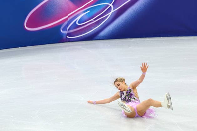 February 19, 2026, Milan, Lombardy, Italy: KIMMY REPOND of Switzerland falls during the warm up before the Women s Single Skating free program in the Figure skating, Eiskunstlauf at the Milano Cortina 2026 Winter Olympic Games, Olympische Spiele, Olympia, OS Olympics 2026: Milano Cortina: Figure Skating Women Single Skating  - ZUMAc179 20260219_oly_c179_107 Copyright: xMickaelxChavetx