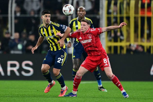 Fenerbahce v Nottingham Forest - UEFA Europa League ISTANBUL, TURKIYE - FEBRUARY 19: Fenerbahce’s Marco Asensio (21) and Nottingham Forest’s Elliot Anderson (8) compete during first leg of the UEFA Europa League round of 16 play-off between Fenerbahce and Nottingham Forest at Chobani Stadium on February 19, 2026, in Istanbul, Turkiye. Serhat Cagdas Anadolu Istanbul Turkey. Editorial use only. Please get in touch for any other usage.  Copyright: x2026xAnadoluxSerhatxCagdasx