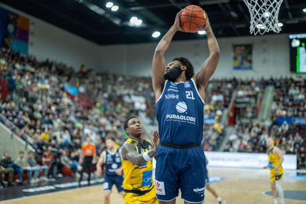 Babacar Sane MHP RIESEN Ludwigsburg, 00 , RJ Gunn Syntainics MBC, 21 , GER, MHP Riesen vs Syntainics MBC Weissenfels, Basketball Bundesliga, easycredit BBL, 21 Matchday, Season 2025 2026, 19 02 2026, GER, MHP Riesen vs Syntainics MBC Weissenfels, Basketball Bundesliga, easycredit BBL, 21 Matchday, Season 2025 2026, 19 02 2026 Ludwigsburg Copyright: xEibner-Pressefoto SaschaxWaltherx EP_EER