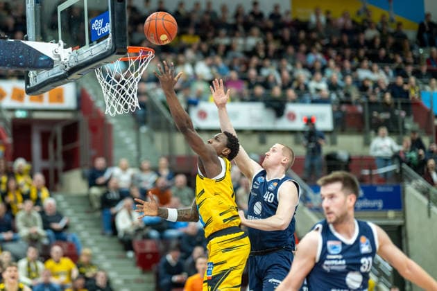 Babacar Sane MHP RIESEN Ludwigsburg, 00 , Collin Welp Syntainics MBC, 40 , Spencer Reaves Syntainics MBC, 31 , GER, MHP Riesen vs Syntainics MBC Weissenfels, Basketball Bundesliga, easycredit BBL, 21 Spieltag, Spielzeit 2025 2026, 19 02 2026, GER, MHP Riesen vs Syntainics MBC Weissenfels, Basketball Bundesliga, easycredit BBL, 21 Spieltag, Spielzeit 2025 2026, 19 02 2026 Ludwigsburg Copyright: xEibner-Pressefoto SaschaxWaltherx EP_EER