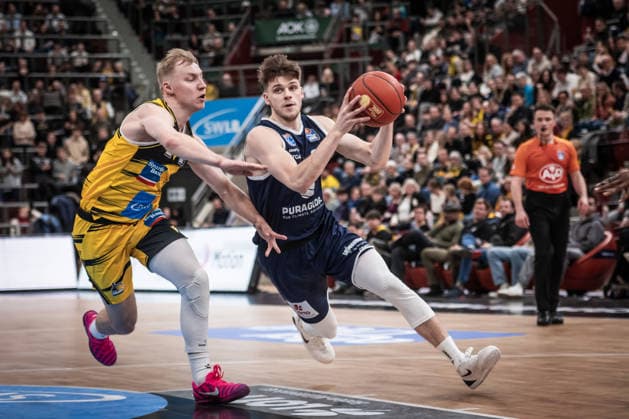 Perttu Blomgren Syntainics MBC, 20 vs Toms Skuja MHP RIESEN Ludwigsburg, 05 GER, MHP Riesen Ludwigsburg vs Syntainics MBC, Basketball Bundesliga, easycredit BBL, 21 Matchday, Season 2025 2026, 19 02 2026 GER, MHP Riesen Ludwigsburg vs Syntainics MBC, Basketball Bundesliga, easycredit BBL, 21 Matchday, Season 2025 2026, 19 02 2026 Ludwigsburg Copyright: xSandyxDinkelackerx EP_SDR