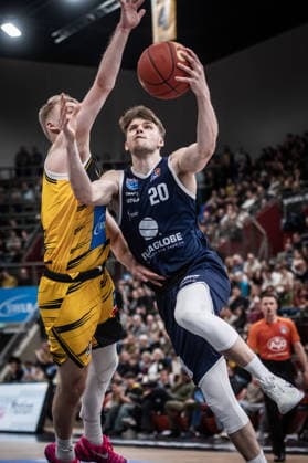 Perttu Blomgren Syntainics MBC, 20 vs Toms Skuja MHP RIESEN Ludwigsburg, 05 GER, MHP Riesen Ludwigsburg vs Syntainics MBC, Basketball Bundesliga, easycredit BBL, 21 Matchday, Season 2025 2026, 19 02 2026 GER, MHP Riesen Ludwigsburg vs Syntainics MBC, Basketball Bundesliga, easycredit BBL, 21 Matchday, Season 2025 2026, 19 02 2026 Ludwigsburg Copyright: xSandyxDinkelackerx EP_SDR