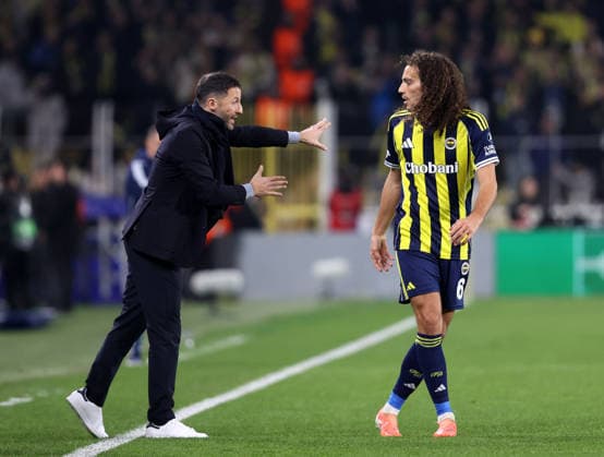 Fenerbahce v Nottingham Forest - UEFA Europa League??????? ISTANBUL, TURKIYE - FEBRUARY 19: Head Coach of Fenerbahce Domenico Tedesco gives tactics during first leg of the UEFA Europa League round of 16 play-off between Fenerbahce and Nottingham Forest at Chobani Stadium in Istanbul, Turkiye on February 19, 2026. Ali Atmaca Anadolu Istanbul Turkey. Editorial use only. Please get in touch for any other usage.  Copyright: x2026xAnadoluxAlixAtmacax