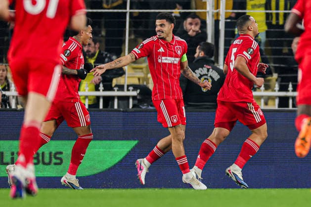 2026-02-19 Fenerbahce SK v Nottingham Forest FC - UEFA Europa League 2025 26 Knockout Play-off First Leg ISTANBUL, TURKEY - FEBRUARY 19: Igor Jesus of Nottingham Forest FC, Murillo of Nottingham Forest FC, Morgan Gibbs-White of Nottingham Forest FC celebrate the first goal during the UEFA Europa League 2025 26 Knockout Play-off First Leg match between Fenerbahce SK and Nottingham Forest FC at Ulker Sukru Saracoglu Stadium on February 19, 2026 in Istanbul, Turkey. (Photo by BSR Agency) Istanbul Turkey Content not available for redistribution in The Netherlands directly or indirectly through any third parties. Copyright: xBSRxAgencyx