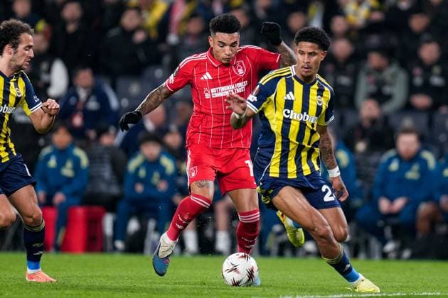 Igor Jesus of Nottingham Forest Football Club runs at Jayden Oosterwolde of Fenerbahce Fenerbache v Nottingham Forest, UEFA Europa League, Knockout Round Play Offs, First Leg, Football, Sukru Saracoglu Stadium, Istanbul, Turkiye - 19 Feb 2026Istanbul Sukru Saracoglu Stadium Turkey EDITORIAL USE ONLY No use with unauthorised audio, video, data, fixture lists, club league logos or live services. Online in-match use limited to 120 images, no video emulation. No use in betting, games or single club league player publications. Copyright: xRaddadxJebarah Shutterstockx 16674269bb