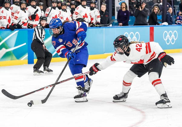 United States Abbey Murphy (37) takes a shot on goal as Canada s Claire Thompson (42) defends in the first period of the Women s Hockey Gold Medal Game between Canada and the USA at the Milano Santagiulia Ice hockey, Eishockey Arena in Milan, Italy, on Thursday, February 19, 2026.  OLY20260219306 AARONxJOSEFCZYK
