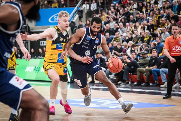 Andrew Harrison Syntainics MBC, 02 vs Toms Skuja MHP RIESEN Ludwigsburg, 05 GER, MHP Riesen Ludwigsburg vs Syntainics MBC, Basketball Bundesliga, easycredit BBL, 21 Matchday, Season 2025 2026, 19 02 2026 GER, MHP Riesen Ludwigsburg vs Syntainics MBC, Basketball Bundesliga, easycredit BBL, 21 Matchday, Season 2025 2026, 19 02 2026 Ludwigsburg Copyright: xSandyxDinkelackerx EP_SDR