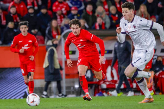 UEFA Europa League SK Brann Bologna Bergen 20260219 Branns Denzel De Roeve and Bolognas Martin Vitik in the UEFA Europa League match between SK Brann and Bologna at Brann Stadium Photo Paul S Amundsen NTB Bergen Norway EDITORIAL USE ONLY RESTRICTED USE FOR BETTING COMPANIES  Copyright: xPaulxS.xAmundsenx xNTBx
