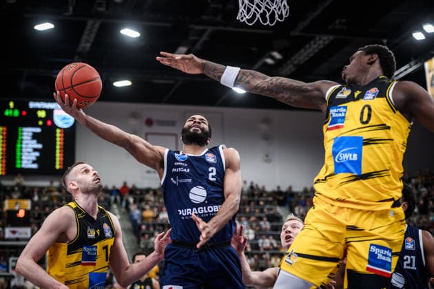 Andrew Harrison Syntainics MBC, 02 vs Babacar Sane MHP RIESEN Ludwigsburg, 00 , right , still left u Jonas Wohlfarth Bottermann MHP RIESEN Ludwigsburg, 18 , right u Toms Skuja MHP RIESEN Ludwigsburg, 05 GER, MHP Riesen Ludwigsburg vs Syntainics MBC, Basketball Bundesliga, easycredit BBL, 21 Matchday, Season 2025 2026, 19 02 2026 GER, MHP Riesen Ludwigsburg vs Syntainics MBC, Basketball Bundesliga, easycredit BBL, 21 Matchday, Season 2025 2026, 19 02 2026 Ludwigsburg Copyright: xSandyxDinkelackerx EP_SDR