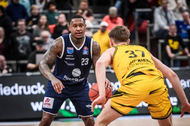 Charles Callison Syntainics MBC, 23 vs Julis Baumer MHP RIESEN Ludwigsburg, 37 GER, MHP Riesen Ludwigsburg vs Syntainics MBC, Basketball Bundesliga, easycredit BBL, 21 Matchday, Season 2025 2026, 19 02 2026 GER, MHP Riesen Ludwigsburg vs Syntainics MBC, Basketball Bundesliga, easycredit BBL, 21 Matchday, Season 2025 2026, 19 02 2026 Ludwigsburg Copyright: xSandyxDinkelackerx EP_SDR