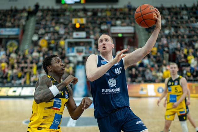 Babacar Sane MHP RIESEN Ludwigsburg, 00 , Collin Welp Syntainics MBC, 40 , GER, MHP Riesen vs Syntainics MBC Weissenfels, Basketball Bundesliga, easycredit BBL, 21 Matchday, Season 2025 2026, 19 02 2026, GER, MHP Riesen vs Syntainics MBC Weissenfels, Basketball Bundesliga, easycredit BBL, 21 Matchday, Season 2025 2026, 19 02 2026 Ludwigsburg Copyright: xEibner-Pressefoto SaschaxWaltherx EP_EER