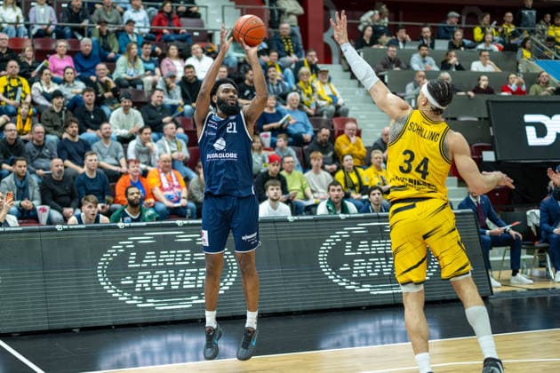RJ Gunn Syntainics MBC, 21 , Gavin Schilling MHP RIESEN Ludwigsburg, 34 , GER, MHP Riesen vs Syntainics MBC Weissenfels, Basketball Bundesliga, easycredit BBL, 21 Matchday, Season 2025 2026, 19 02 2026, GER, MHP Riesen vs Syntainics MBC Weissenfels, Basketball Bundesliga, easycredit BBL, 21 Matchday, Season 2025 2026, 19 02 2026 Ludwigsburg Copyright: xEibner-Pressefoto SaschaxWaltherx EP_EER