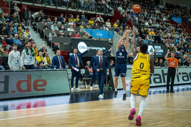 Spencer Reaves Syntainics MBC, 31 , Babacar Sane MHP RIESEN Ludwigsburg, 00 , GER, MHP Riesen vs Syntainics MBC Weissenfels, Basketball Bundesliga, easycredit BBL, 21 Matchday, Season 2025 2026, 19 02 2026, GER, MHP Riesen vs Syntainics MBC Weissenfels, Basketball Bundesliga, easycredit BBL, 21 Matchday, Season 2025 2026, 19 02 2026 Ludwigsburg Copyright: xEibner-Pressefoto SaschaxWaltherx EP_EER